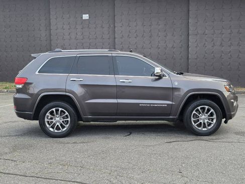 Used 2015 Jeep Grand Cherokee Overland w/ Advanced Technology Group AWD/4WD image 8