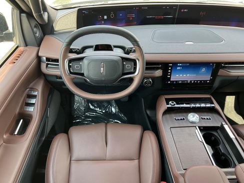 New 2025 Lincoln Navigator L Reserve image 16