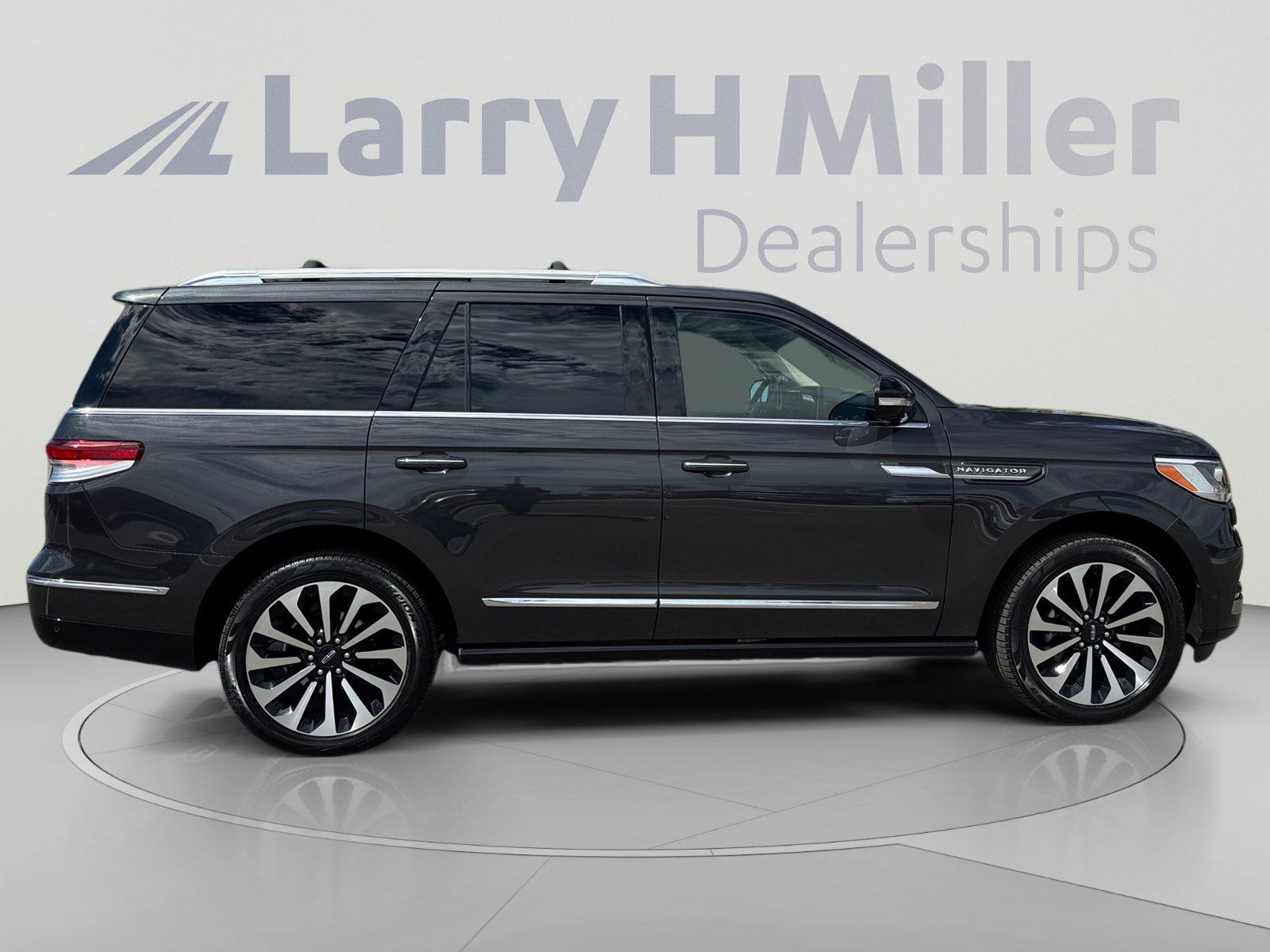 Used 2023 Lincoln Navigator Reserve RWD image 6