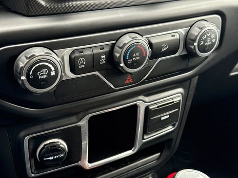 Used 2018 Jeep Wrangler Unlimited Sport image 26