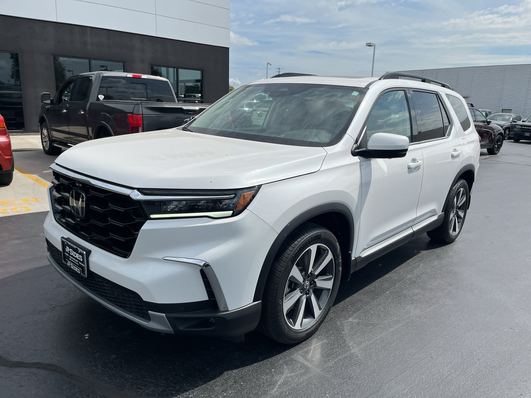 Used 2024 Honda Pilot Elite image 4