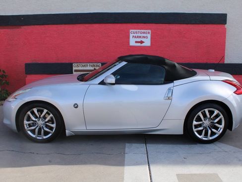 Used 2012 Nissan 370Z Roadster image 10