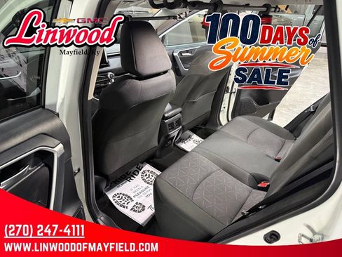 Used 2025 Toyota RAV4 XLE FWD image 20