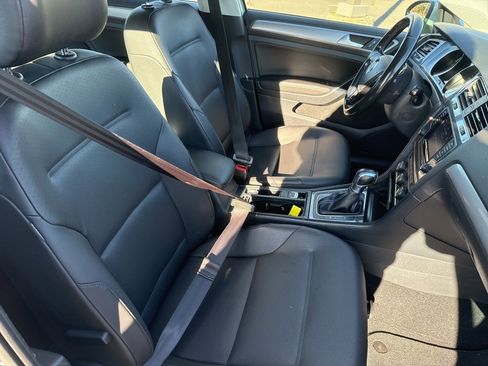 Used 2015 Volkswagen e-Golf SEL Premium image 27