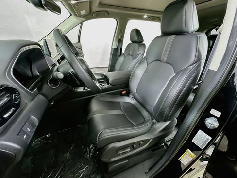 Used 2025 Honda Pilot Touring image 16