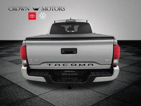Used 2019 Toyota Tacoma SR5 AWD/4WD image 5