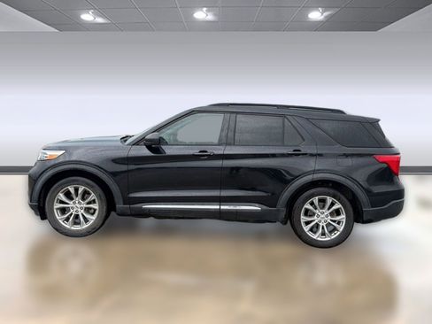 Used 2020 Ford Explorer XLT w/ Equipment Group 202A RWD image 2