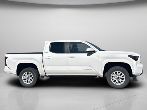 Used 2025 Toyota Tacoma SR5 AWD/4WD image 3
