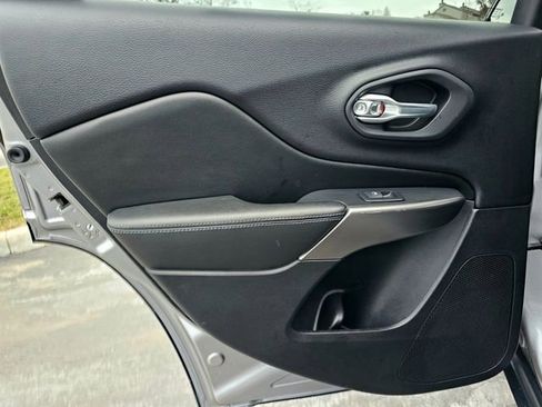 Used 2019 Jeep Cherokee Latitude Plus w/ Comfort/Convenience Group image 26