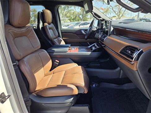 Used 2022 Lincoln Navigator Reserve image 22