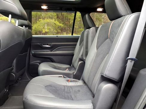 Used 2024 Toyota Grand Highlander AWD Hybrid image 13