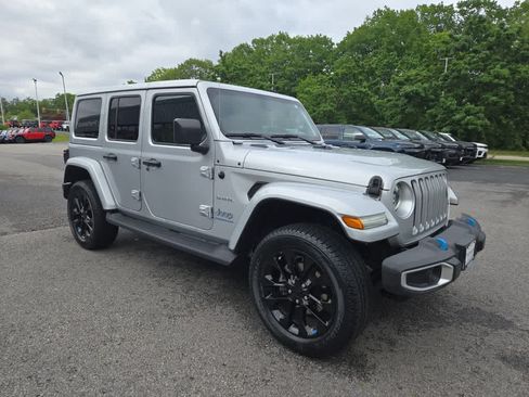 Used 2023 Jeep Wrangler Sahara w/ Cold Weather Group AWD/4WD image 2