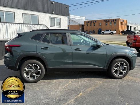 Used 2025 Chevrolet Trax LT image 4
