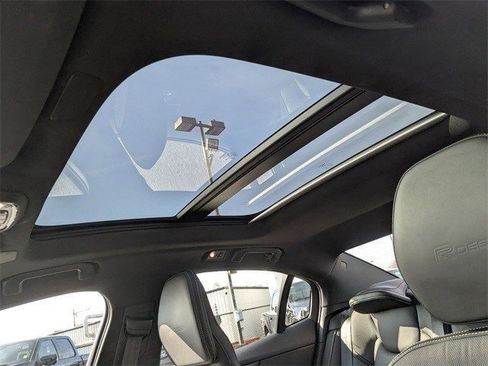 Used 2019 Volvo S60 T5 R-Design image 21