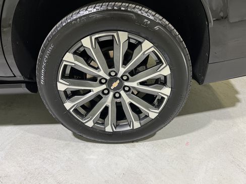 Used 2025 Chevrolet Tahoe High Country AWD/4WD image 13