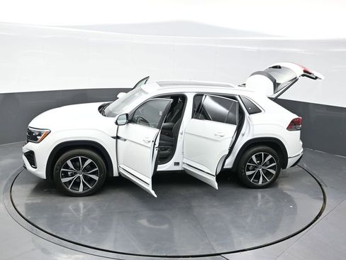 Used 2025 Volkswagen Atlas Cross Sport SEL Premium R-Line image 34