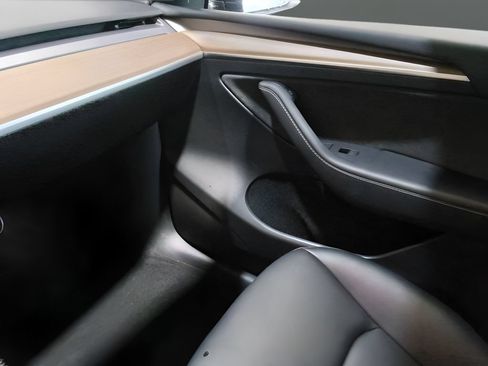 Used 2023 Tesla Model Y Long Range AWD/4WD image 21