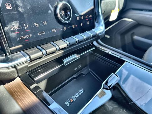 New 2026 GMC Yukon Denali w/ Denali Reserve Package AWD/4WD image 27
