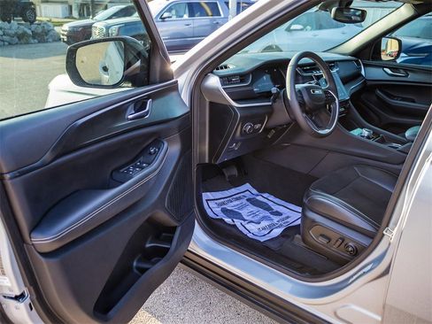 Used 2023 Jeep Grand Cherokee L Altitude image 24