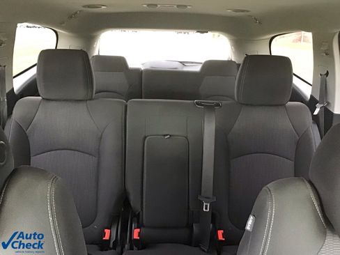 Used 2017 Chevrolet Traverse LT image 22