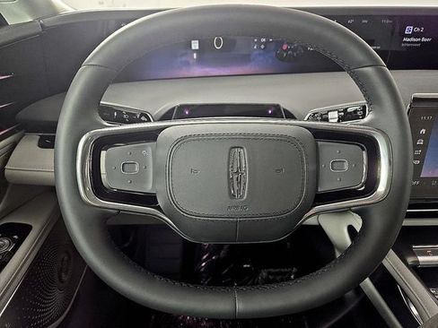 Used 2026 Lincoln Nautilus Reserve AWD/4WD image 17