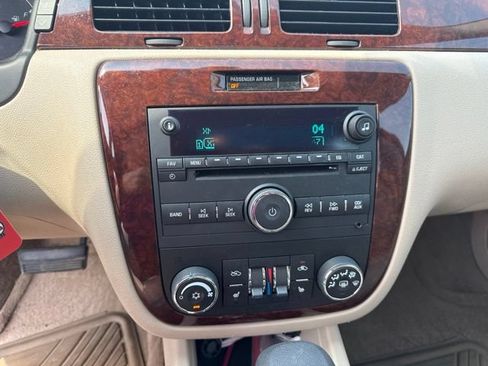Used 2011 Chevrolet Impala LTZ FWD image 13