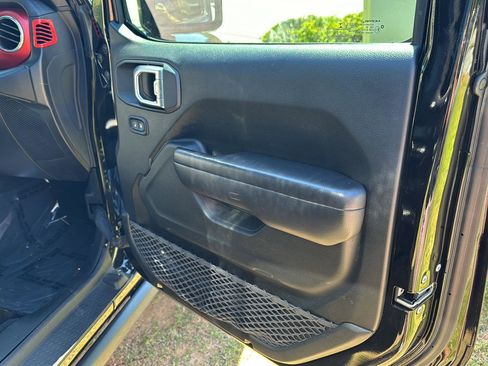Used 2020 Jeep Gladiator Rubicon w/ Trailer Tow Package AWD/4WD image 15