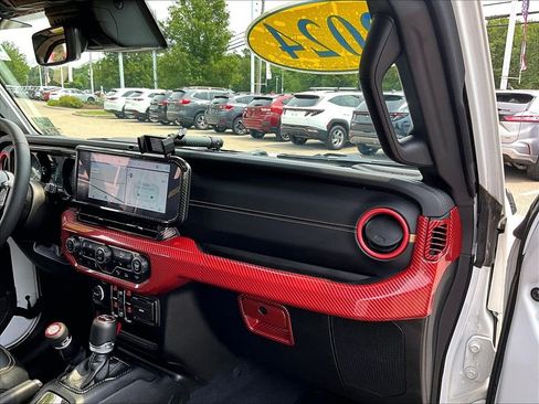 Used 2024 Jeep Wrangler Unlimited Sahara w/ Technology Group AWD/4WD image 13