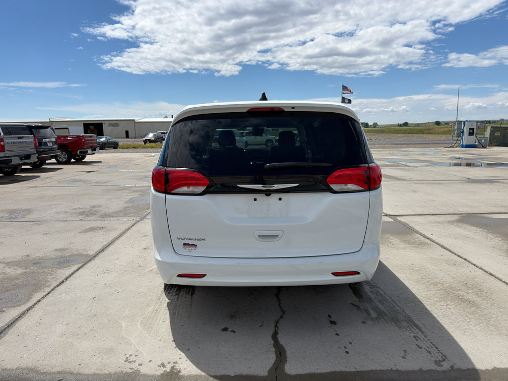 Used 2024 Chrysler Voyager LX FWD image 4
