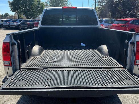 Used 2010 Nissan Titan SE w/ SE Value Truck Pkg image 19