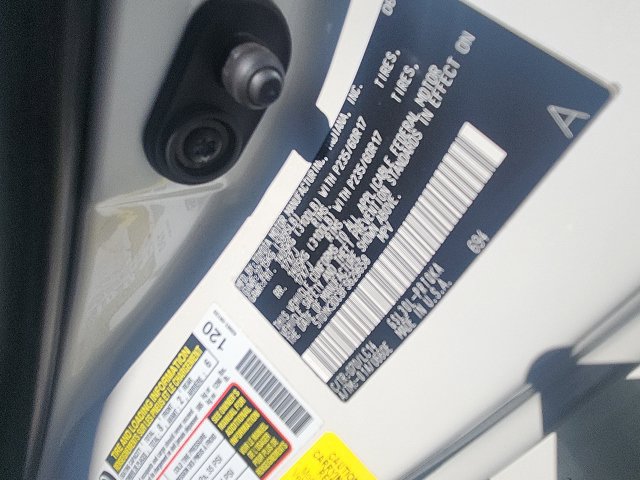 Used 2015 Toyota Sienna XLE w/ XLE Navigation Package FWD image 17