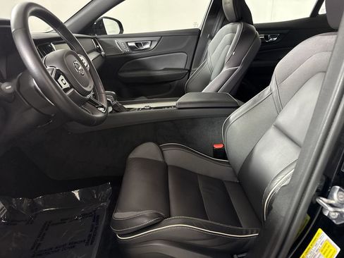 Used 2019 Volvo S60 T6 R-Design image 10