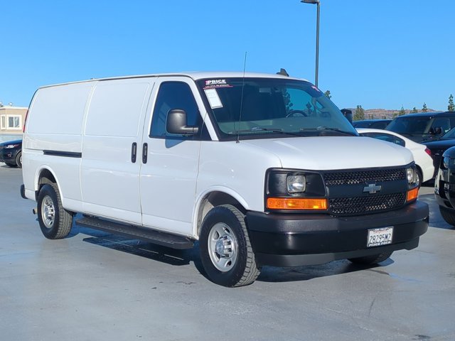 Used 2017 Chevrolet Express 3500 Extended RWD image 3