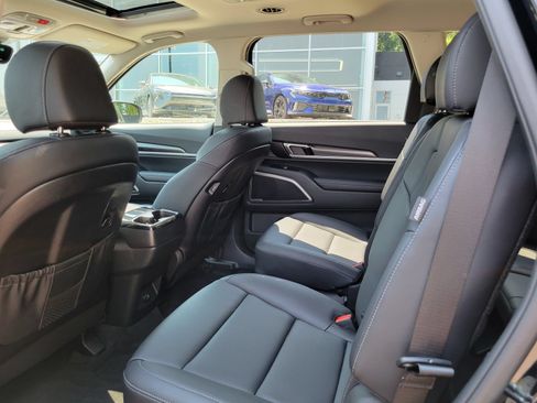 Used 2025 Kia Telluride S FWD image 27