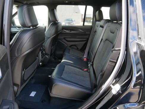 New 2025 Jeep Grand Cherokee 4WD image 8