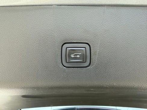 Used 2020 Chevrolet Traverse LT w/ LT Premium Package image 10