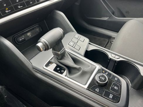 Used 2025 Kia Sportage LX image 40