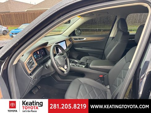 Used 2025 Volkswagen Atlas SE image 15