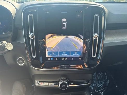 Used 2025 Volvo XC40 B5 Core AWD/4WD image 25