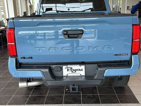 New 2026 Toyota Tacoma TRD Off-Road w/ TRD Off Road Upgrade Package AWD/4WD image 32