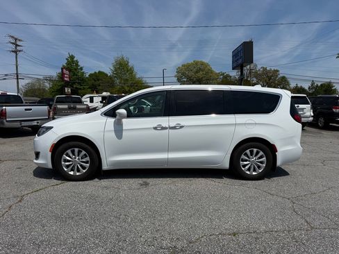 Used 2018 Chrysler Pacifica Touring Plus image 4