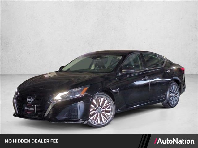 Used 2024 Nissan Altima 2.5 SV FWD image 1