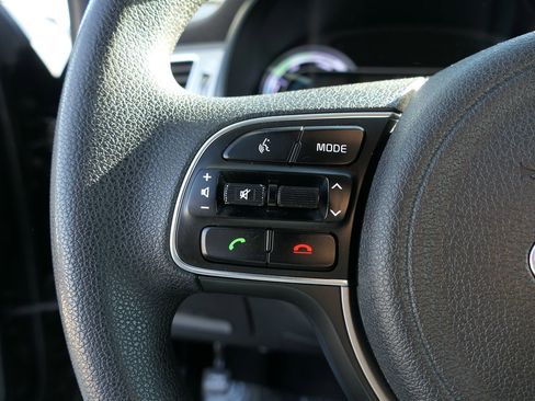 Used 2018 Kia Niro LX image 14