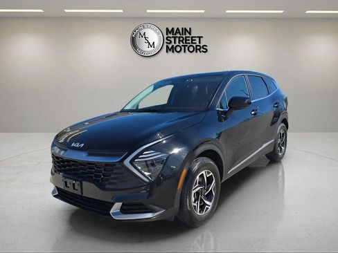 Used 2024 Kia Sportage LX image 1