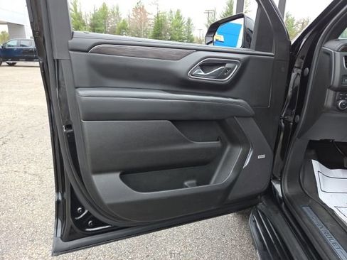 Used 2023 Chevrolet Suburban LT w/ Luxury Package image 22