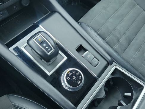 Used 2024 Mitsubishi Outlander SE image 35