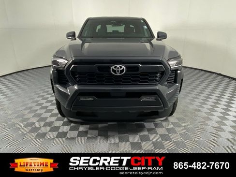 Used 2025 Toyota Tacoma TRD Off-Road AWD/4WD image 2