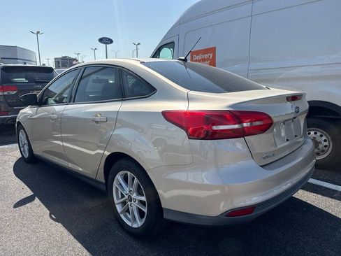 Used 2017 Ford Focus SE FWD image 2