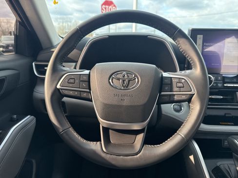 Used 2023 Toyota Highlander XLE image 21