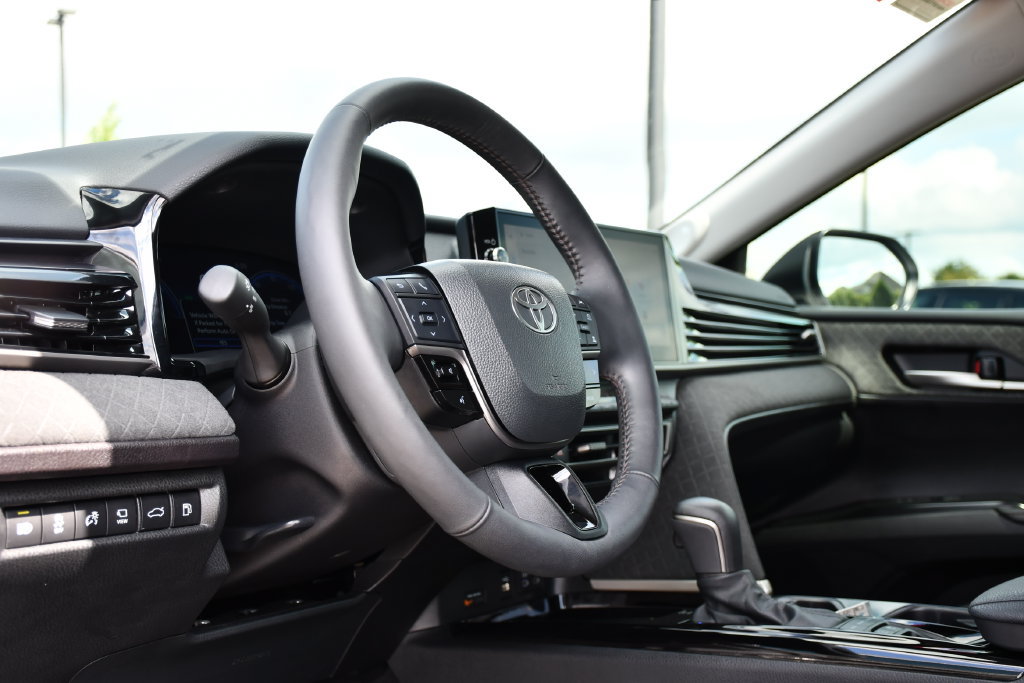 Used 2025 Toyota Camry XLE w/ Premium Plus Package FWD image 15